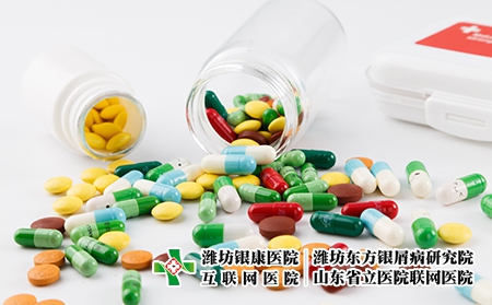 攝圖網_500217212_各種顏色彩色的藥片和膠囊（企業商用）